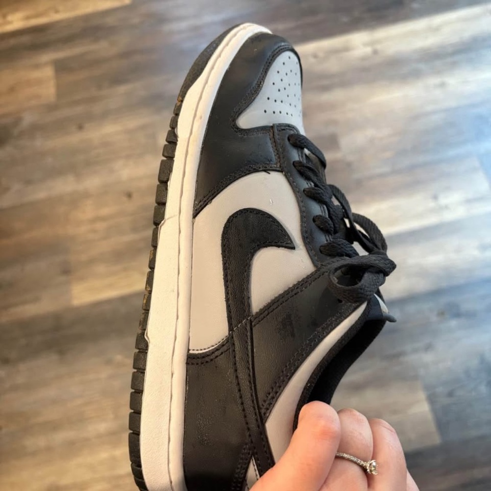 Grey and black dunks, 6.5 youth which is 8.5 in women’s. Worn maybe twice